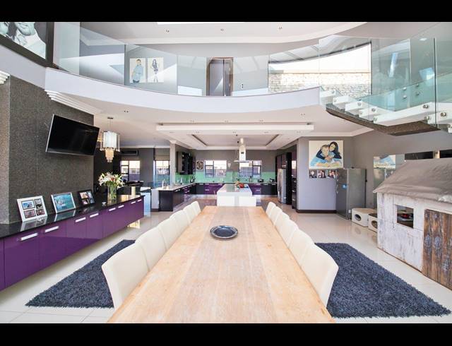 BEDROOM HOUSE FOR SALE IN MIDSTREAM ESTATE